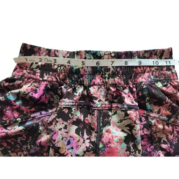 Lululemon Women's Tracker Low-Rise Lined Short 4" Red Multicolor Shorts Size 4 - Picture 12 of 14